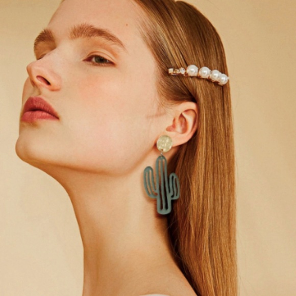 Host pick 🎊🎊 New, gorgeous cactus earrings - Picture 5 of 7